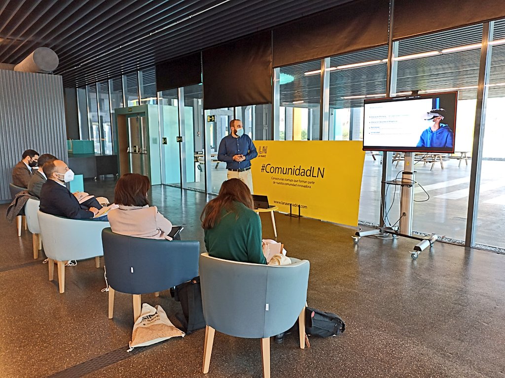 🏁 ¡Último pitch de nuestro Demo Day de #edTech!

🥽 <a href="/Lyceum_VR/">LYCEUM VR</a> utiliza la vanguardia tecnológica para ofrecer una experiencia formativa completa, planificada y complementaria al trabajo docente.

lyceumvr.es/es/