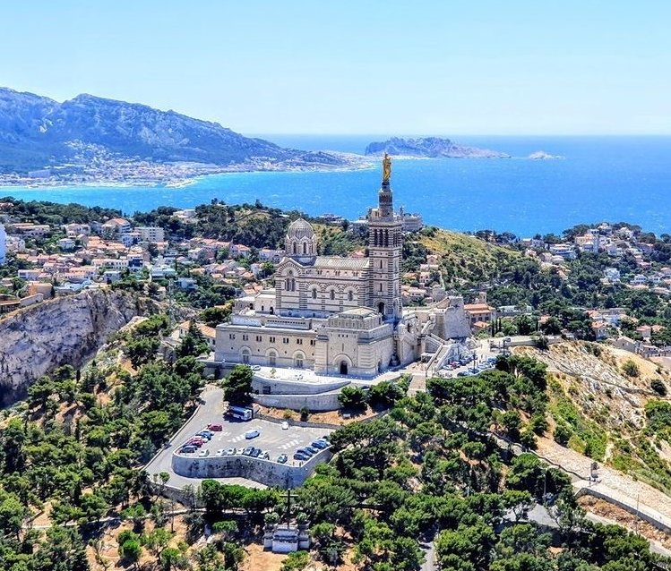 basilebilo's tweet photo. Notre dame de la garde, la "bonne mère" à travers l'histoire ⛪️✨ 

➡️ Follow @PereBilo https://t.co/CiB7S8xiYj