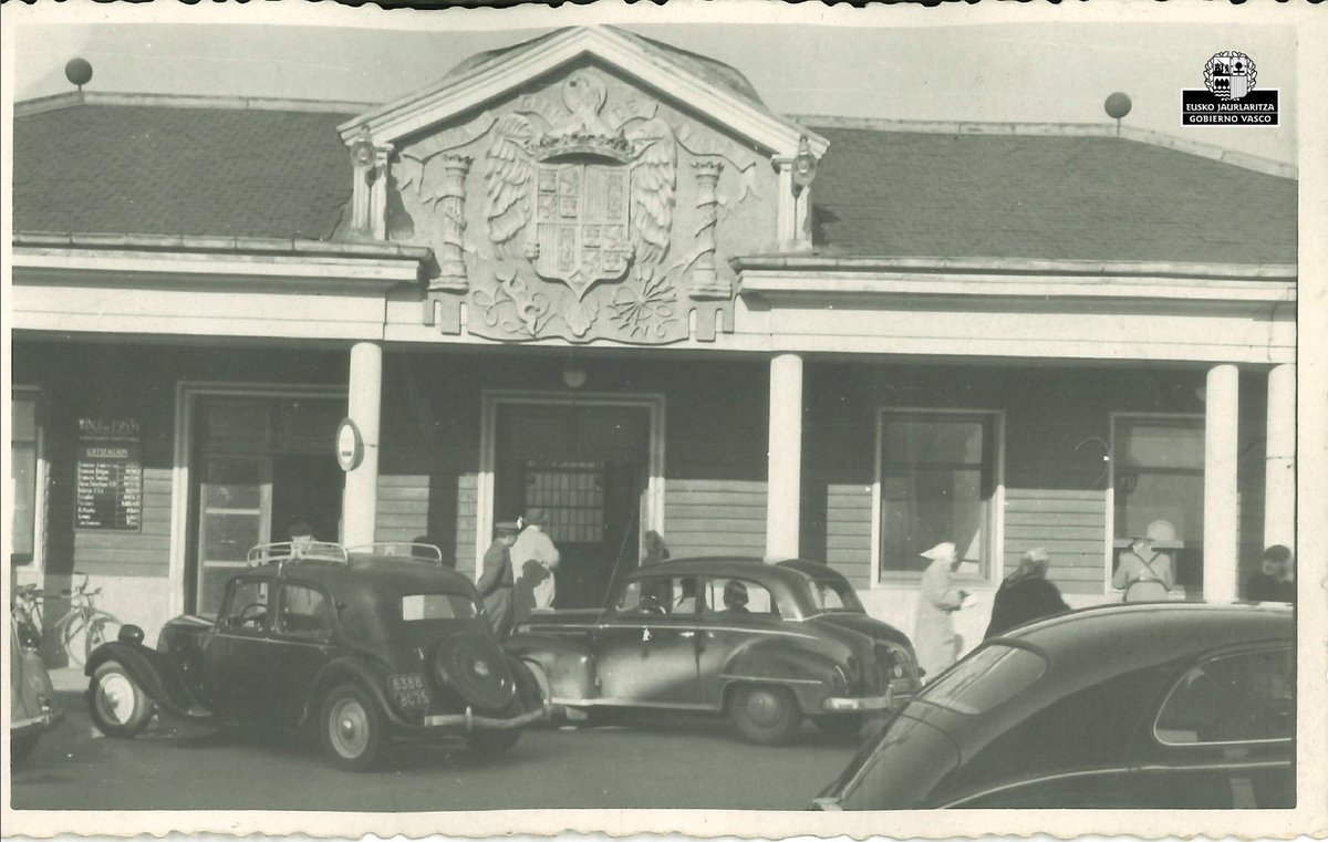 artxibo's tweet photo. Hoy #DíaInternacionalDeLaAduana, os mostramos unas imágenes de la Aduana de #Irún en 1958, pertenecientes al expediente para reconstrucción del edificio, conservado en nuestro fondo #Vivienda / #RegionesDevastadas https://t.co/DmJXsCfON8