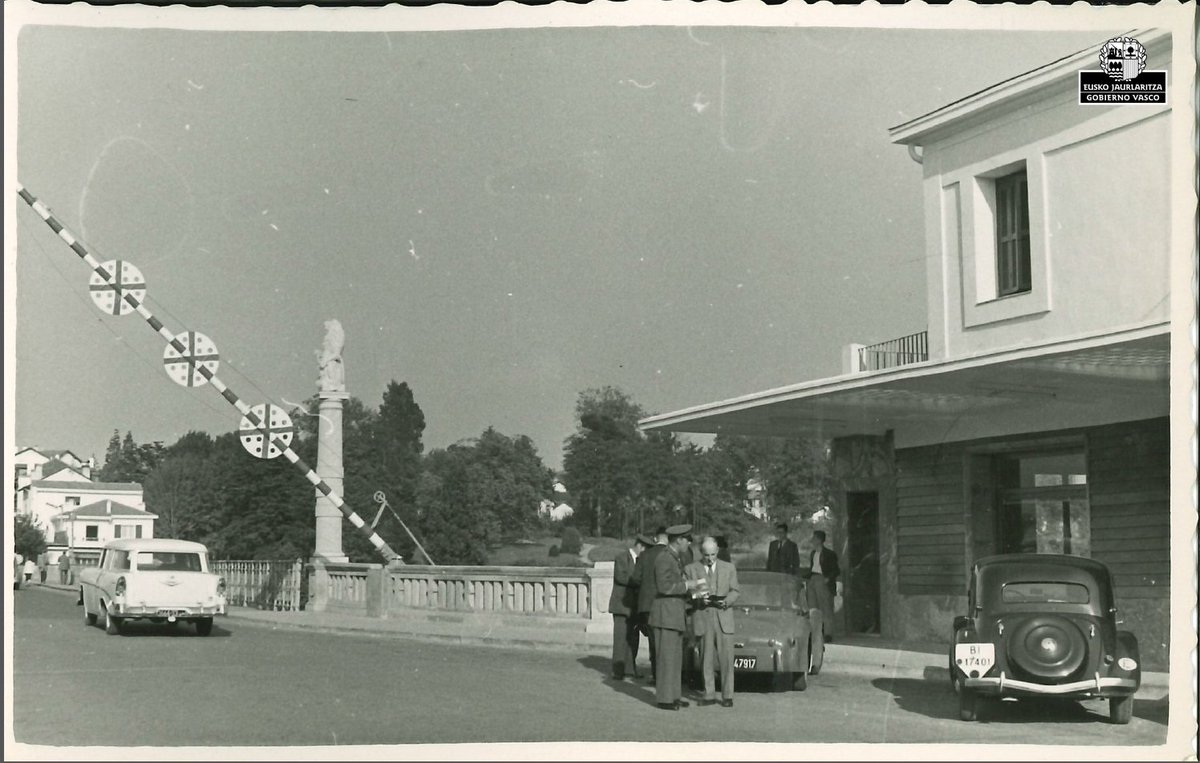 artxibo's tweet photo. Hoy #DíaInternacionalDeLaAduana, os mostramos unas imágenes de la Aduana de #Irún en 1958, pertenecientes al expediente para reconstrucción del edificio, conservado en nuestro fondo #Vivienda / #RegionesDevastadas https://t.co/DmJXsCfON8
