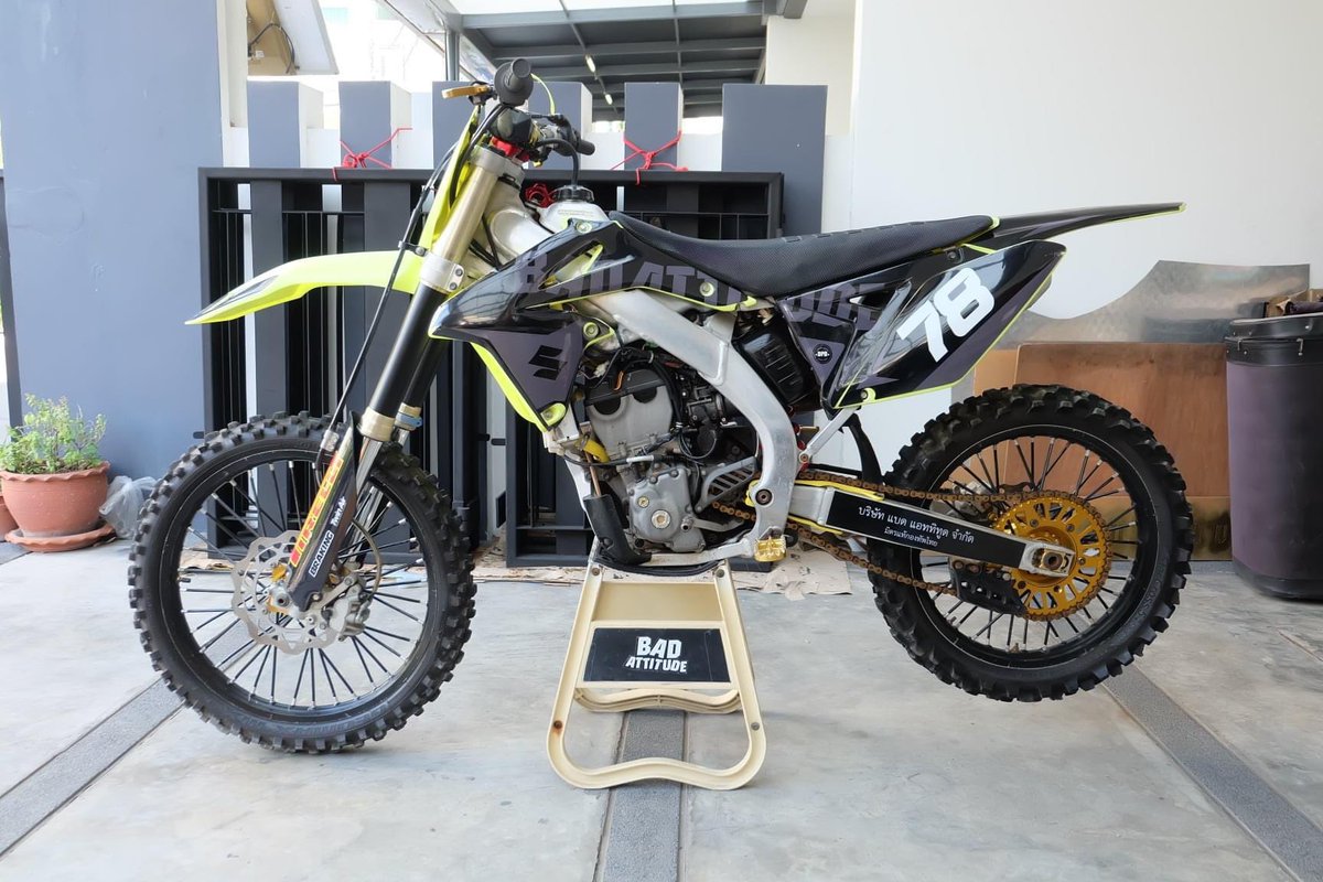 pop_p_style's tweet photo. ขาย Suzuki RMZ250 ปี 2016 เอกสารศูนย์ไทยซูซูกิ ครับ 155,000.- รถอยู่ กทม.
ติดต่อ คุณป๊อป 083-5156396 https://t.co/vyF7WJgfMo
