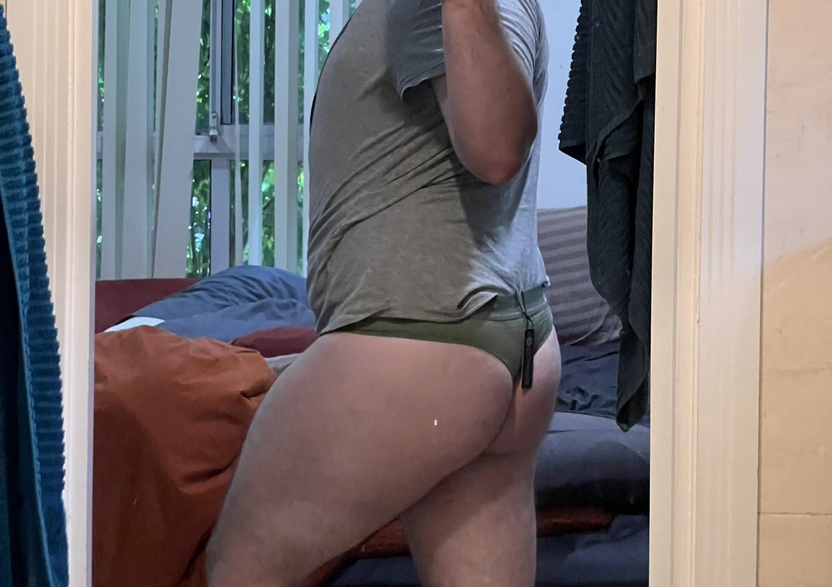 B00tyGuy's tweet photo. @DwnUndrJack I just bought the same thong 🍑 https://t.co/KCNvyHEfIK