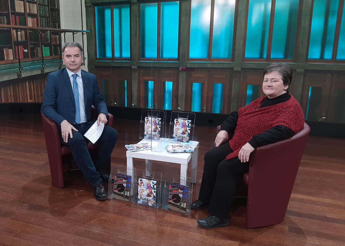 Metod_Berlec's tweet photo. Posneta je bila nova oddaja #Beremo! Z @PrinasalkaZlata Krašovec in @LanSeusek smo spregovorili o #Pratiki za #resne 2021 in #Pratiki za #besne 2022, ko ju je so-uredil @vinkovasle1, satiri in umetnosti. Vabljeni k ogledu v soboto ob 20.00 uri na televiziji #Nova24TV! https://t.co/qFHt5a6emb