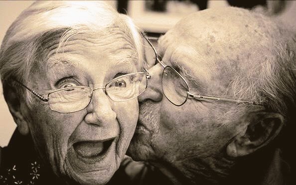 “Çünkü hayat; birinin tüm kalbiyle senin yanında olduğunu bildiğinde güzelleşiyor.” 

#CanYücel