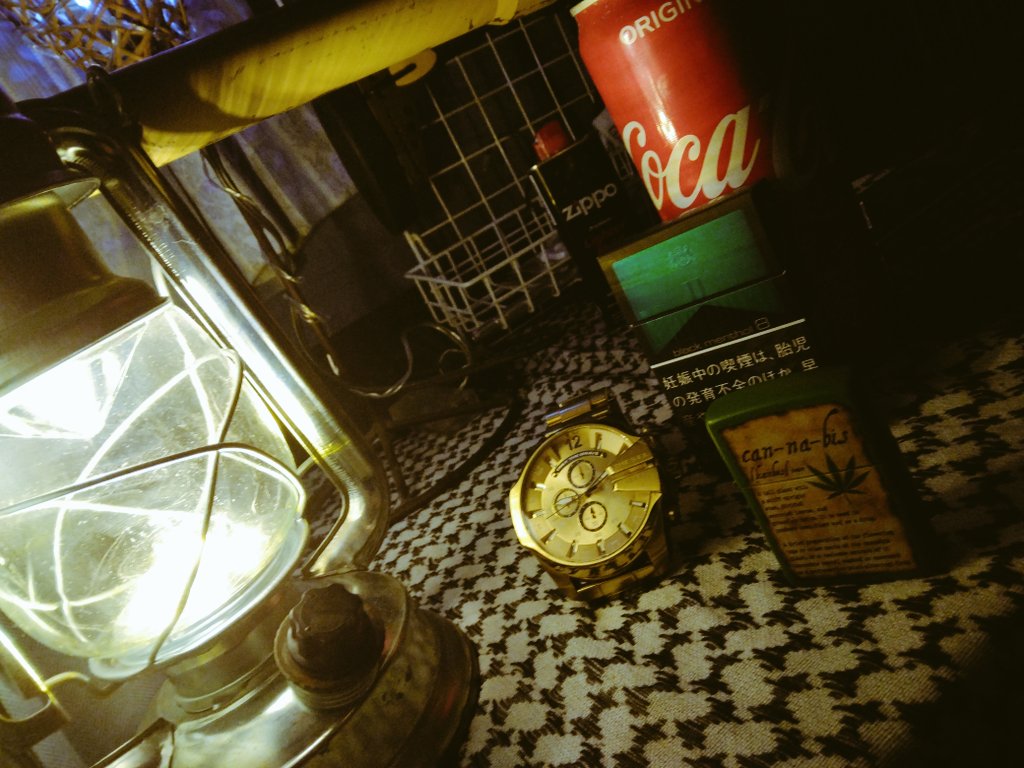 ISyouhei's tweet photo. ロフトベットの下を…
お掃除×DIYで…自分の部屋の一部なんて思えません。
イメージは東南アジアの武器商人の私物武器の秘密貯蔵庫www
もう最高過ぎる
#DIY
#zippo
#サバイバルゲーム
#サバゲーマー 
#男子サバゲーマー
#秘密基地
#武器庫 https://t.co/rIymsKp43P