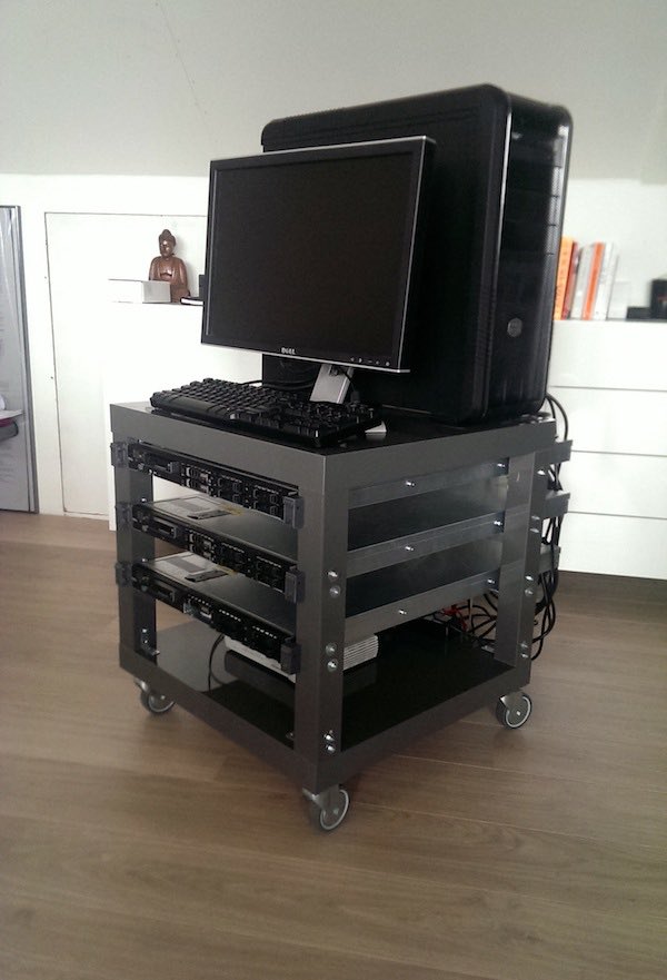 moveeeax's tweet photo. @willdeberry @ChrisLAS @brentgervais @jupitersignal I like this ikea table as a server rack😍 https://t.co/Wlm5dQmSYs