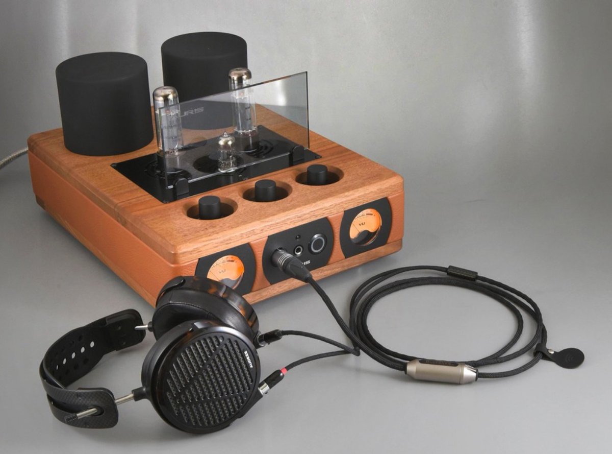 AurisAudio's tweet photo. Auris Audio Nirvana 🤎 + Audeze LCD-5 🎧

#auris #aurisaudio #nirvana #nirvanabrown #audeze #LCD5 #audezelcd5 #audiotechique #review #aurisaudezecombo #combo #highend #headfi #tubeamplifier #headphoneamplifier #headphones #handmade #tubes #art #audio #audioart #sound #hongkong https://t.co/xZNKCztfHV