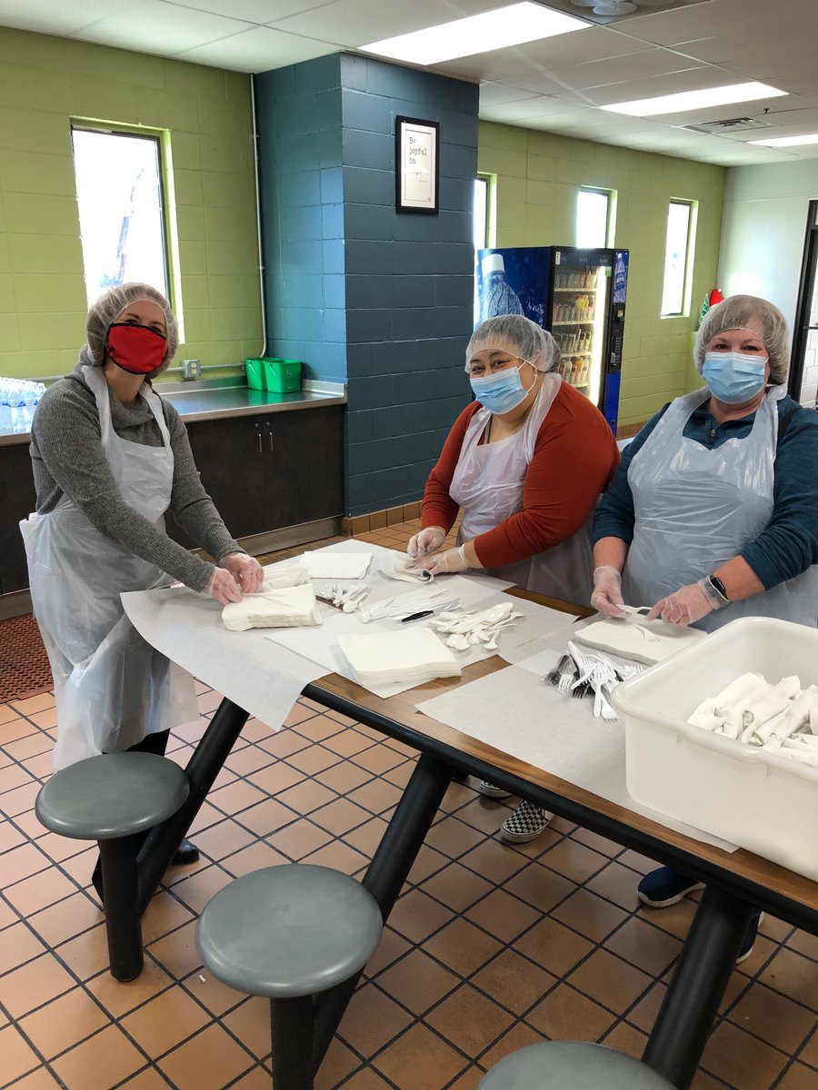 TotalR's tweet photo. Last month, our team had the wonderful opportunity to serve lunch at Wheeler Mission before the holidays. Thank you to Wheeler Mission for allowing our team to come out and help! #WinDaily #TRNation #TrustThatBuilds #Kustom https://t.co/YyXvN2inkd