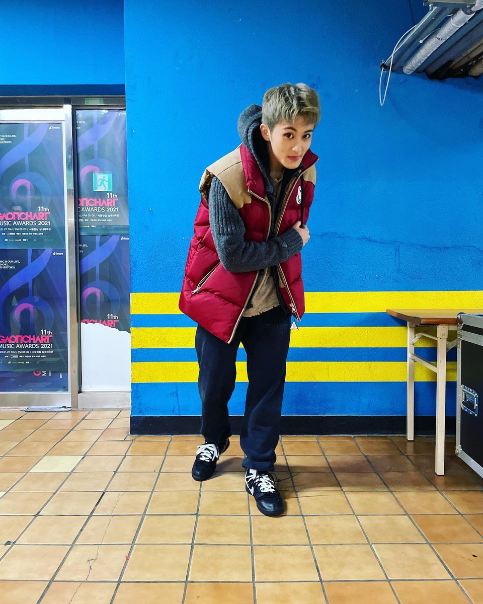 onyourm__ark: get set. go