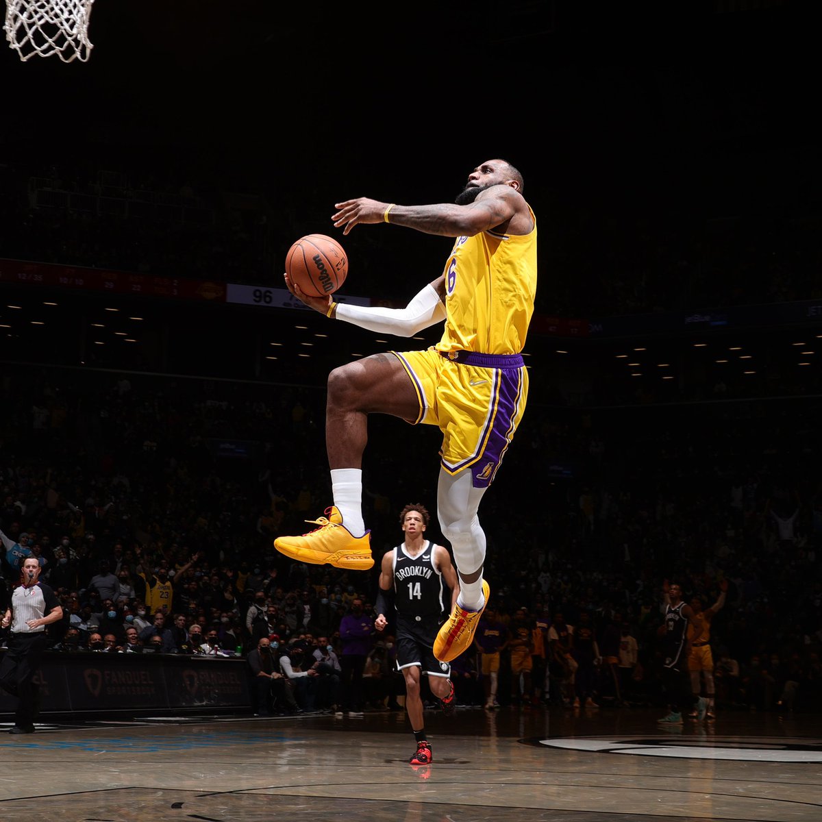 AllstarLeBron_'s tweet photo. #LeBronJames for #NBAMVP https://t.co/6k5E0AzxY1