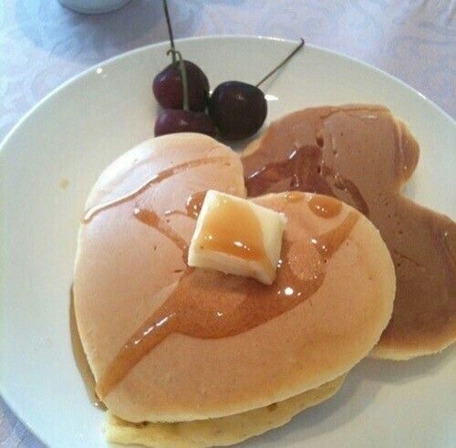 _BunnyKisses's tweet photo. ❤️shaped🥞 https://t.co/lEuhmCEv18