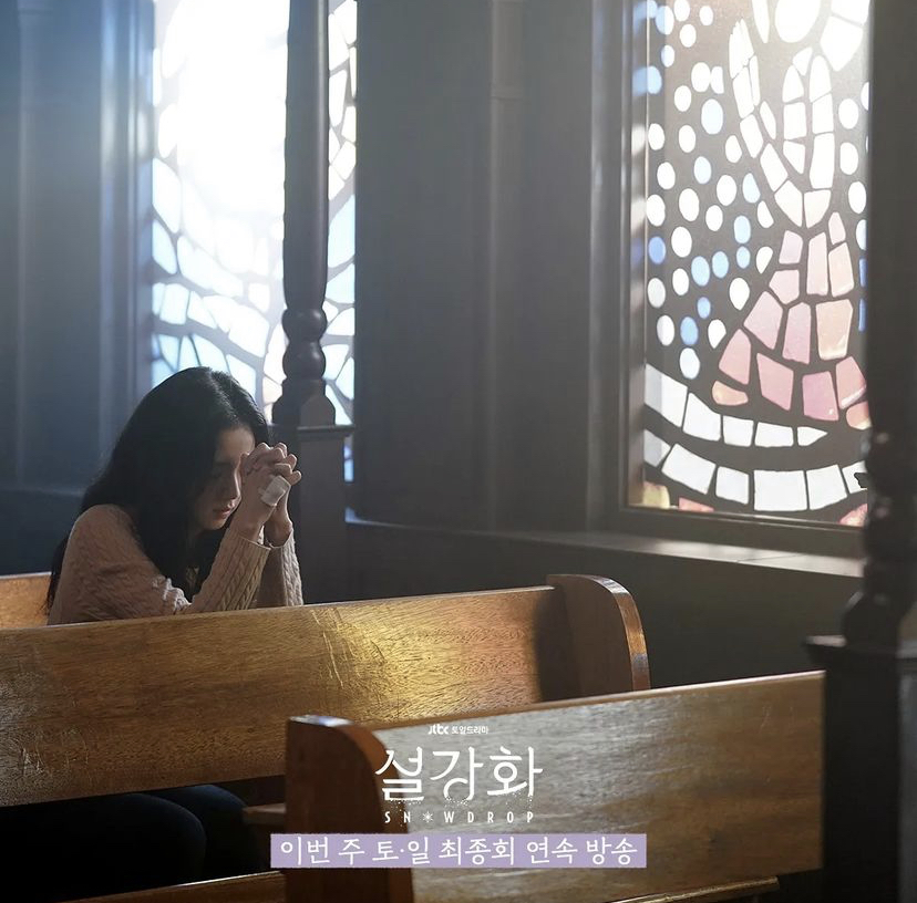 goKPOP's tweet photo. #SnowdropEP12 ended unexpectedly and it was too much to process within that short scene. We certainty felt Youngro’s desperation to save &amp; protect her friends, #Jisoo never stops impressing viewers with her top notch acting! 🤍

Catch #Snowdrop ❄️ on #DisneyPlus https://t.co/BmKzybcNcr