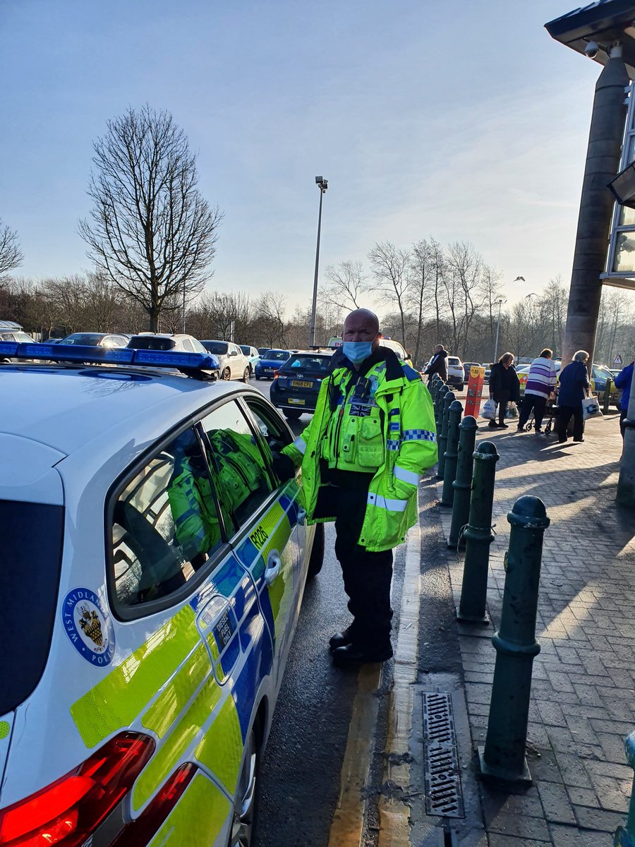 BilstonWMP's tweet photo. #CallForService came over #Bilston link radio of shoplifter making off on foot, PCSO Lewis responded informing @WolvesPolice & @ContactWMP, officers attended and male arrested after a short #Footchase https://t.co/Xd6SNhq0EH