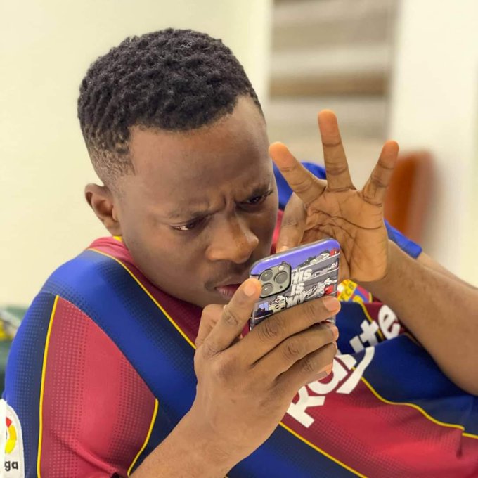 DjSoulSakhe's tweet photo. @bchinyakata @Ami1Amo @leketa_tebogo @mona_tef @daly1_dineo @Theee_Advisor @Costernas_ZA @LekoloaneManam1 @PeekayMashego @pheonaBB @MOHALE_ZA Checking out other hidden options 🤣 https://t.co/ZUTBYJlyMO
