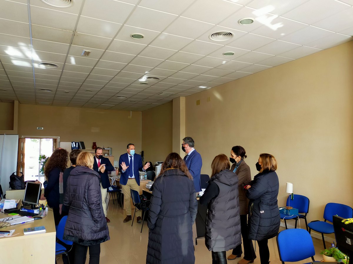 plenaiandalucia's tweet photo. Nuestra sede de Huelva ha recibido hoy la visita de Manuel Antonio Conde, delegado territorial en Huelva de @IgualdadAND.
Matías Rodríguez, delegado provincial de Plena Andalucía y José Manuel Moreno, gerente de #aspromin han acompañado a Cinta Ruiz y profesionales de la oficina https://t.co/48BXfxrD9v