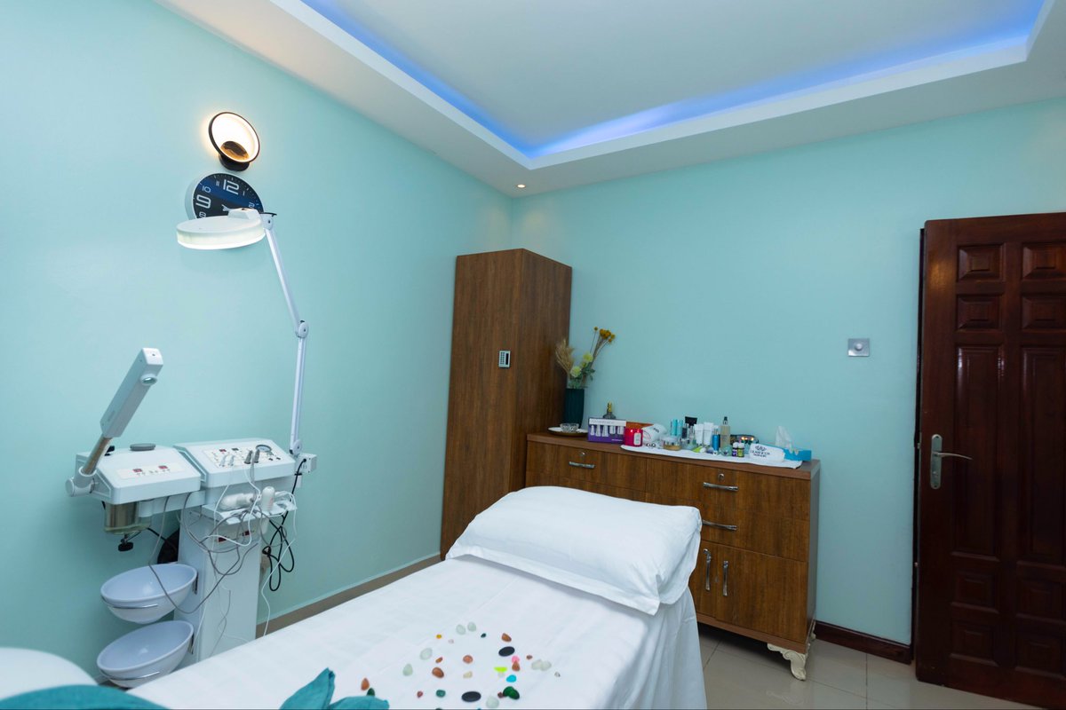 Beinomugisha_'s tweet photo. A salon is a business that is all about beauty, and a nice salon is the deal.

Dm @glamiconsalon
Call: +256776463635 | +256393194636

#PickALook
#GetTheCareYouDeserve https://t.co/7T0ss7Ki8O