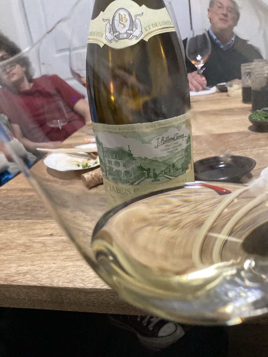 DoliverosDaniel's tweet photo. Powerful #Chablis 12 @BillaudSimon #LesPreuses judging this beauty by this bottle,still yrs away from full bloom but freaking impressive,light color,high class aroma of mineral,white cherry,lime zest,fairly full,honey/mint flavor,great structure &amp; length,so suave but still a baby https://t.co/h5u23kICWu