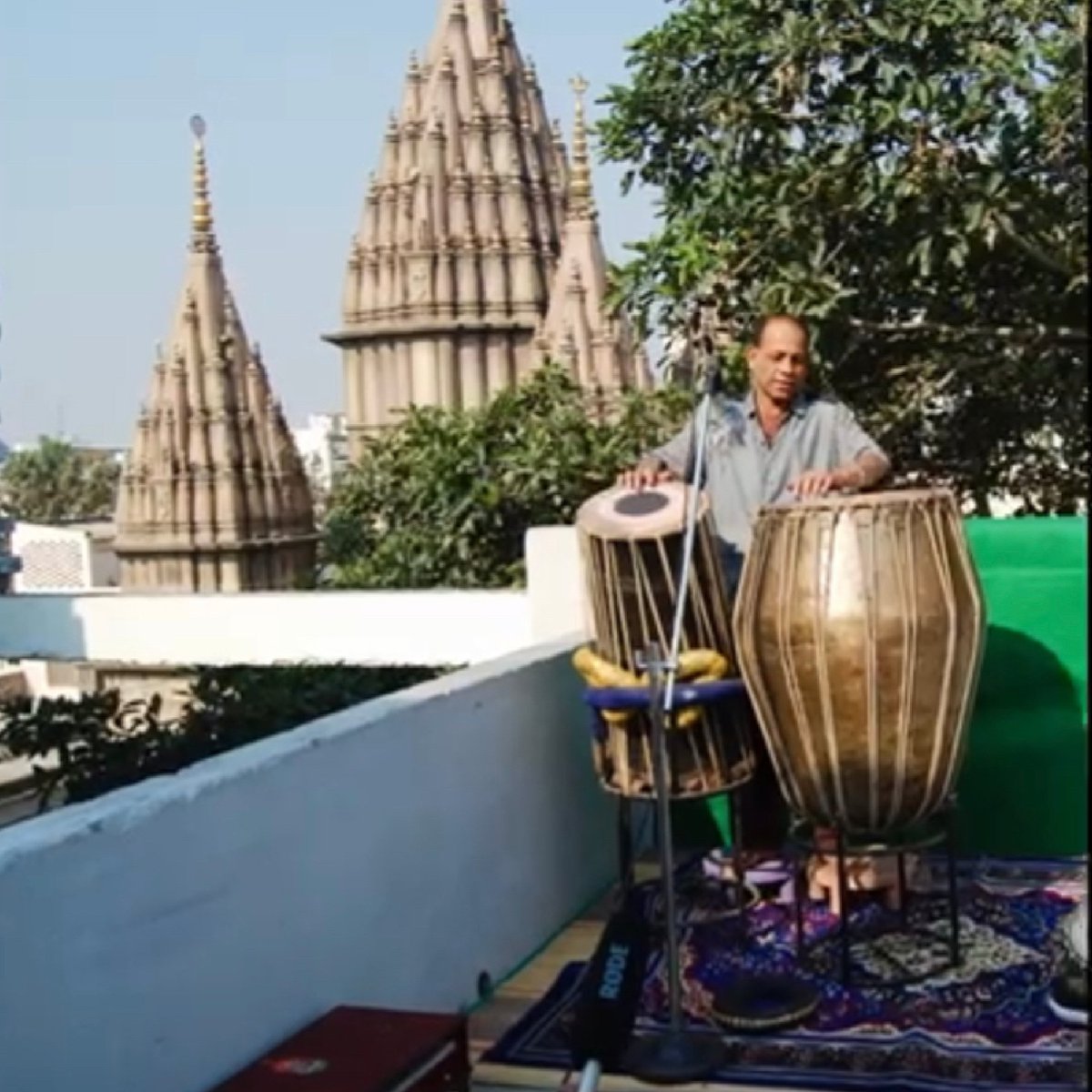 HumansVaranasi's tweet photo. "If there was one thing that interested me most in my childhood, it was the tabla. So much so that I ended up designing the world's largest tabla, registered in the Guinness World Records!"
#GuinnessRecord #humans #stories #humansofvaranasi #Inspiration 
https://t.co/SE0gSxi4Oa https://t.co/Bi7dSLtPKC