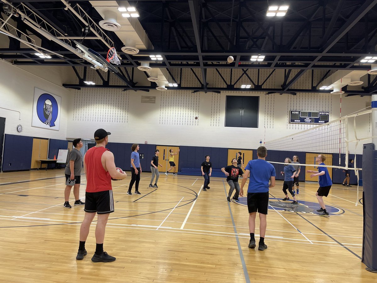 QCHSVBall's tweet photo. Another great turnout last night for open gym! @coachwendy88 @QCHSAthletics @BillHarner https://t.co/DFAkvh0sMw