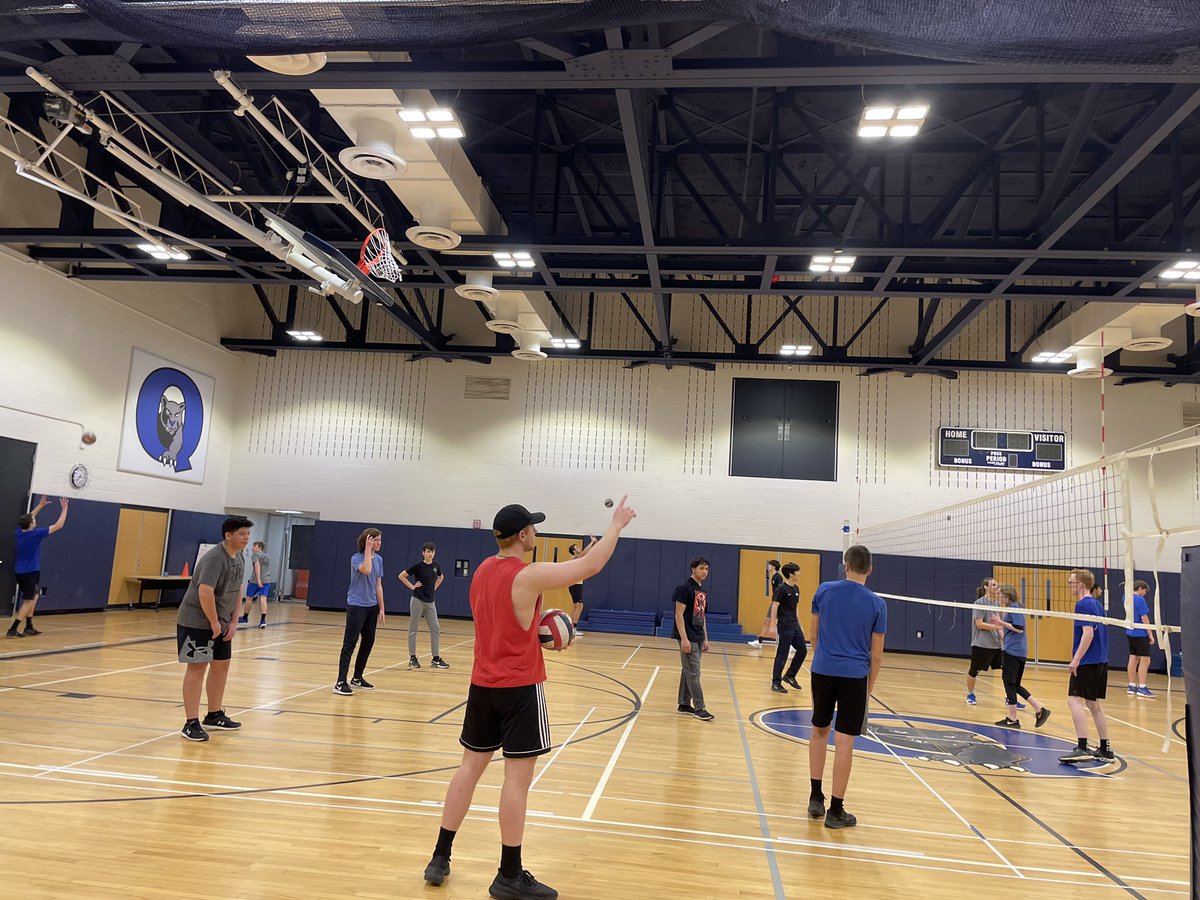 QCHSVBall's tweet photo. Another great turnout last night for open gym! @coachwendy88 @QCHSAthletics @BillHarner https://t.co/DFAkvh0sMw