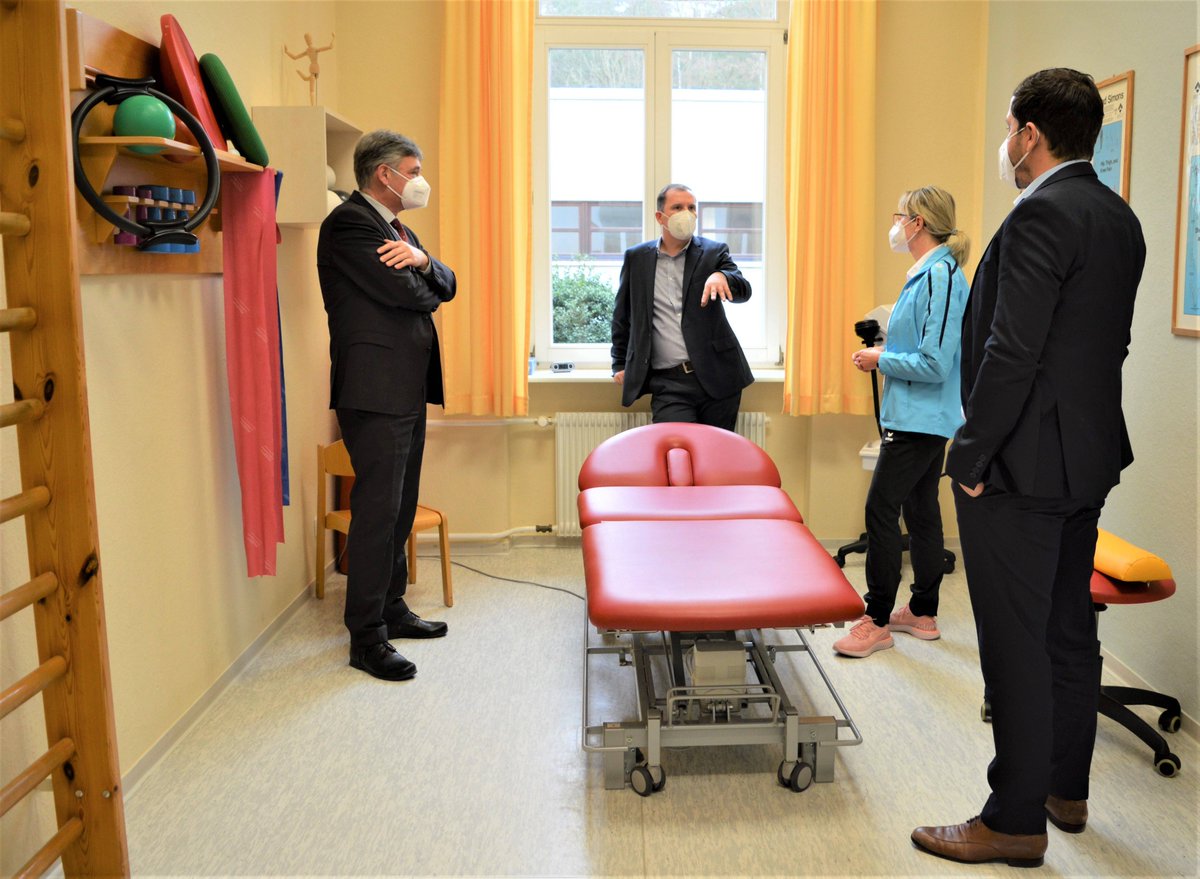 Oberlinhaus (@oberlinhaus) on Twitter photo Die beiden Landratskandidaten <a href="/kohler_marko/">Marko Köhler</a> (SPD) und Chrstian Große (CDU) waren zum Austausch in unserer Oberin Rehaklinik in #BadBelzig. Im Gespräch ging es um die Themen Fachkräftemangel, Digitalisierung und Kurortentwicklung. Mehr Infos: oberlinhaus.de/news/landratsk… <a href="/cg19071977/">Christian Grosse</a> Die beiden Landratskandidaten <a href="/kohler_marko/">Marko Köhler</a> (SPD) und Chrstian Große (CDU) waren zum Austausch in unserer Oberin Rehaklinik in #BadBelzig. Im Gespräch ging es um die Themen Fachkräftemangel, Digitalisierung und Kurortentwicklung. Mehr Infos: oberlinhaus.de/news/landratsk… <a href="/cg19071977/">Christian Grosse</a>