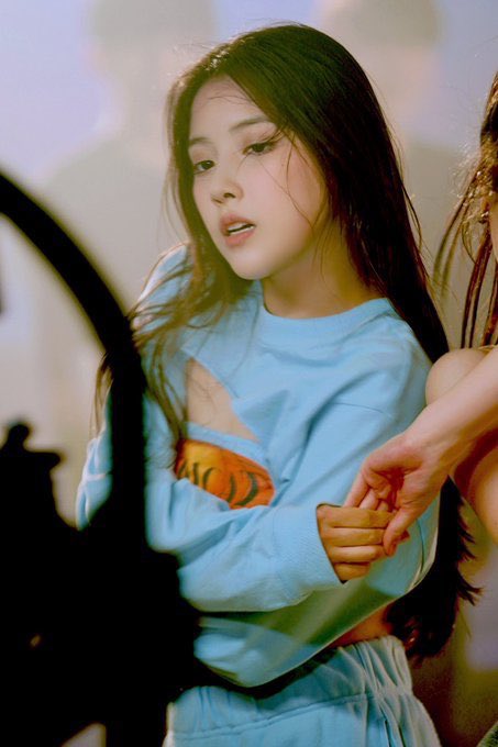 JYP新人ガールズグループ NMIXX（エンミックス） リリー #LILY 02年10