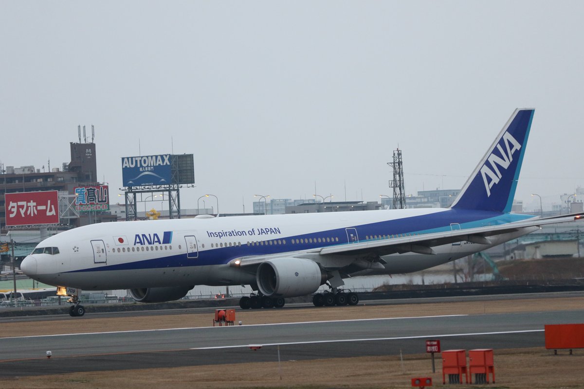 baku5656's tweet photo. 本日、福岡空港より早朝離陸したJA709A✈️
34エンドより。お疲れ様でした😭👋
1枚目、高山の買鳥🐥が背中に🤭撮っている時は気付かなかった😅
#JA709A
#B777
#ANA
#福岡空港 https://t.co/rbwNBry3nX