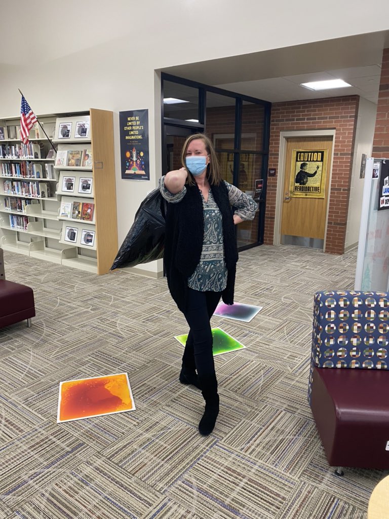 CWHS_Office's tweet photo. Principal’s takin’ out the trash. 

We’re SO fortunate to have @amylynnwarren. She rolls up her sleeves and leads by example.

#CWway #leadership https://t.co/03xmZiGzwr