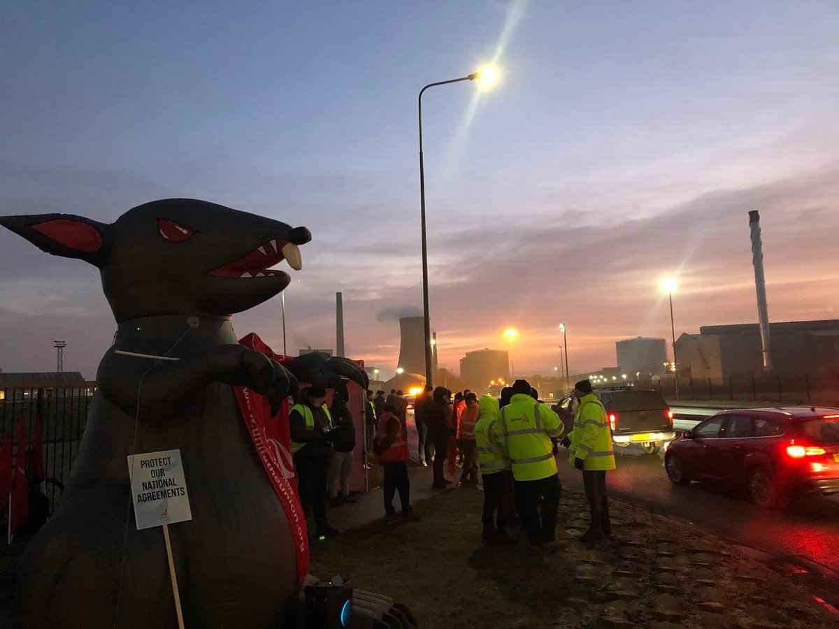 celtic_scaff's tweet photo. .@UnitedScaffs begin another 12 weeks of all out strike action from today. Send them your solidarity. 

The fight for the rate for the job is a fight for us all. 

We stand with you! 👊💚

#PayTheRate #OBrienOut https://t.co/AjtqTkCHs9