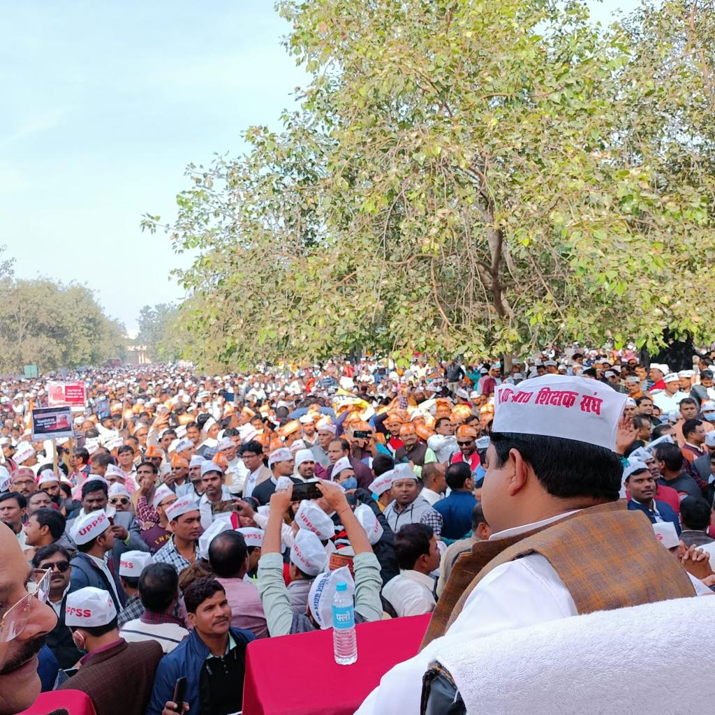 #Vote4OldPension 
पुरानी पेंशन की जो बात करेगा, 
वही प्रदेश पर राज करेगा।