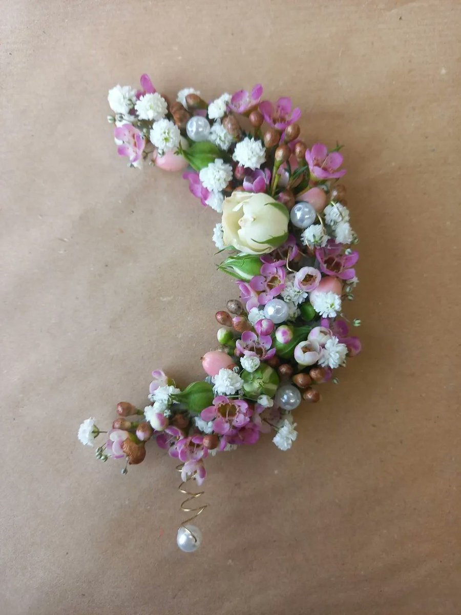 Did you know that crescent moons can sometimes be associated with new phases in life, new chapters, and new beginnings? Our Level 2 students have been trying something new this term, glued designs! Check out this stunning crescent moon glued buttonhole created by Maisie!