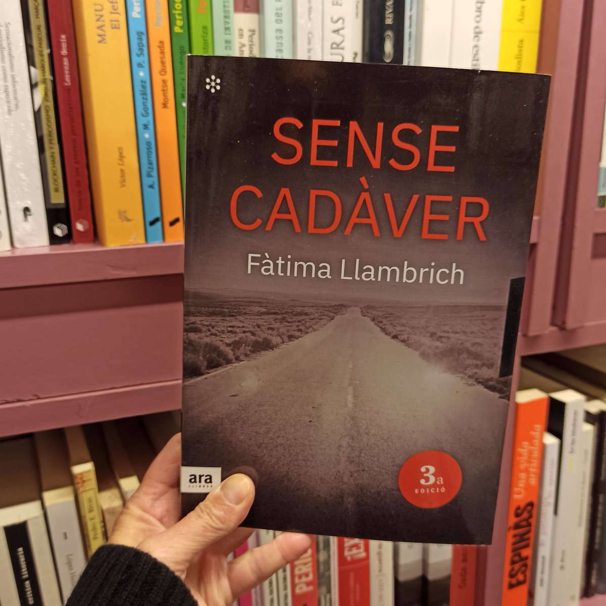 LMEDIOS's tweet photo. Ramón Laso és el primer condemnat a Espanya per doble homicidi sense que s'hagin trobat el cossos de les víctimes ni restes biològiques. @fatimallambrich ens explica qui és.
@arallibres
#NowBooks https://t.co/MQiIHLYgEz