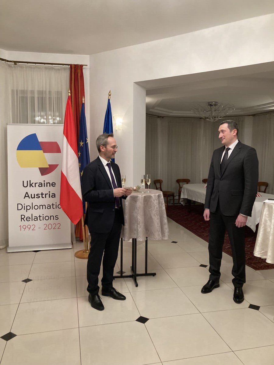 Reception on occasion of 30 years of establishment of bilateral relations between Ukraine and Austria. We were honored also by the presence of Minister Chernyshov. Thank you for coming and we are
looking forward for the next 30 years!