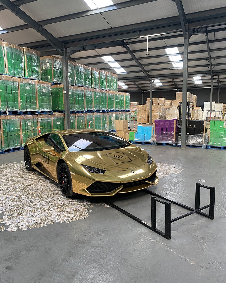 ScottBrowneUK's tweet photo. Never a normal day at @AuVodka 😂

This week, Professional Bodybuilder @nathande86 (9x IFBB Pro) came down to our Swansea HQ to face the challenge of deadlifting our Gold Lamborghini Huracan, which weighs a whopping 1400KG in total🤯 

🎥: https://t.co/4WIIBKv96I

#AuVodka https://t.co/uB3emiWIkB