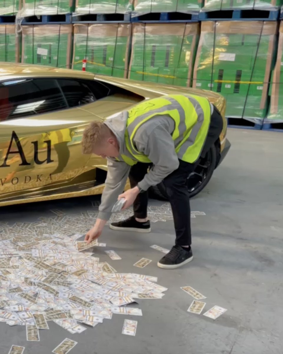 ScottBrowneUK's tweet photo. Never a normal day at @AuVodka 😂

This week, Professional Bodybuilder @nathande86 (9x IFBB Pro) came down to our Swansea HQ to face the challenge of deadlifting our Gold Lamborghini Huracan, which weighs a whopping 1400KG in total🤯 

🎥: https://t.co/4WIIBKv96I

#AuVodka https://t.co/uB3emiWIkB