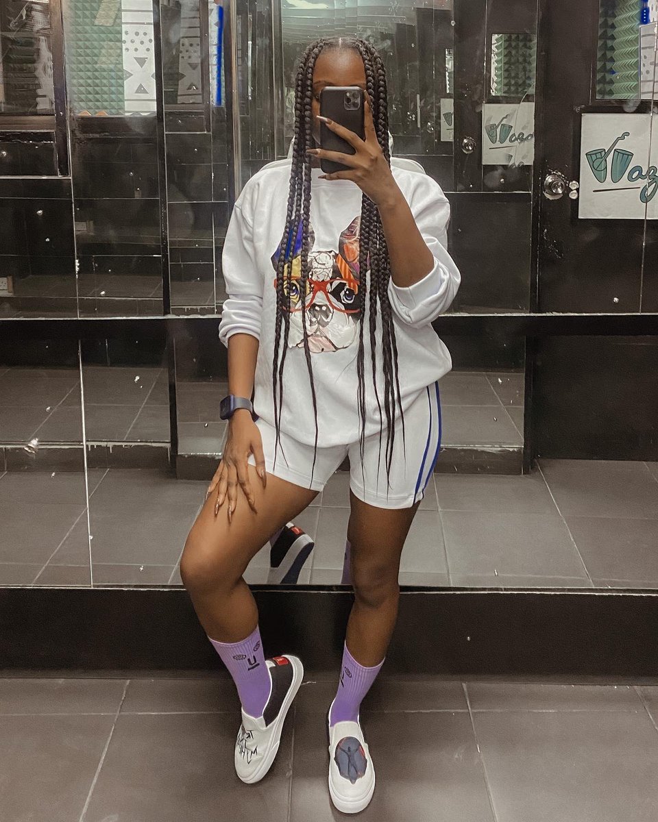 kemismallzz's tweet photo. Work looks.
Wearing my dads shirt in the 3rd photo. https://t.co/ATaxZaGBv0