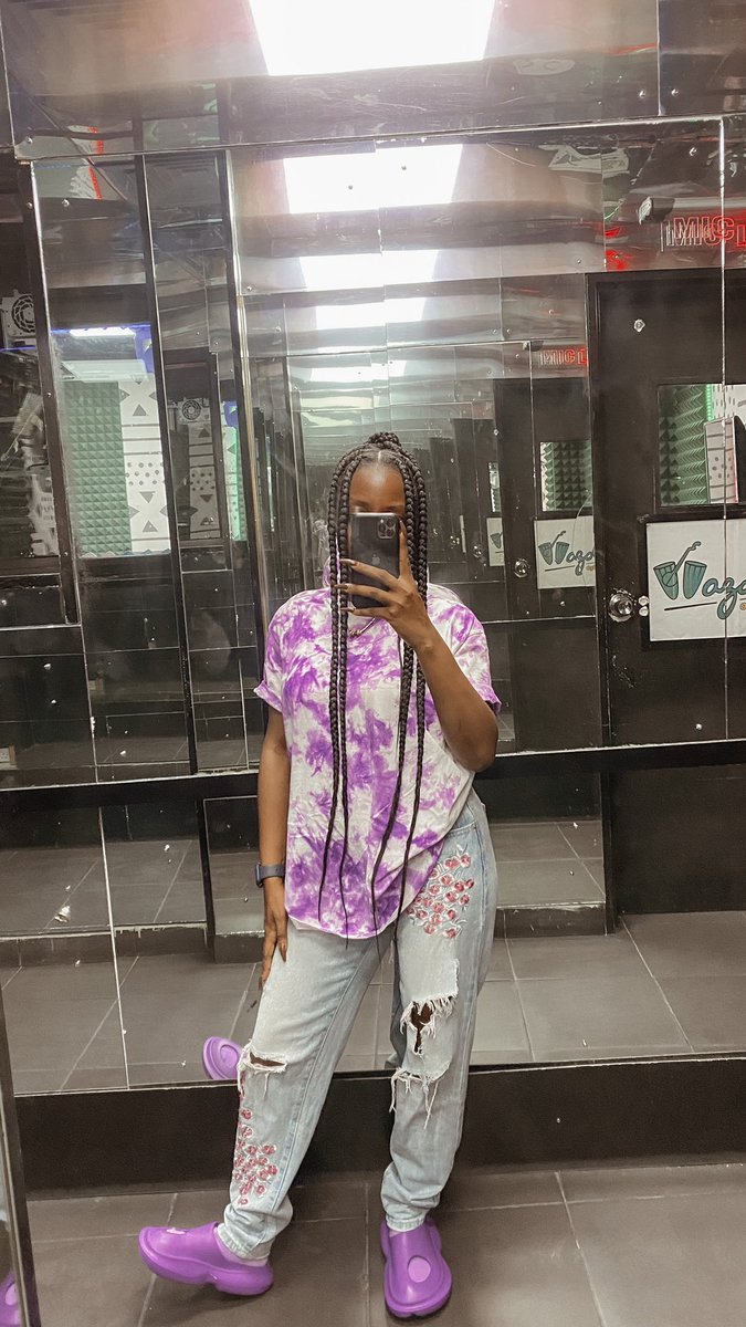 kemismallzz's tweet photo. Work looks.
Wearing my dads shirt in the 3rd photo. https://t.co/ATaxZaGBv0