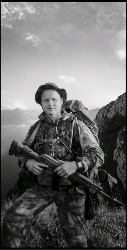 RALee85's tweet photo. One of the SSO specialists killed on November 13, 2020 in Idlib was Captain 2nd Rank Alexander Tarasyuk of Senezh. He took part in security for the Sochi Olympics, the annexation of Crimea, and Syria. Interestingly, he went to a communications academy. 16/
https://t.co/OTNecBSkL7 https://t.co/yI8BNo2M4r