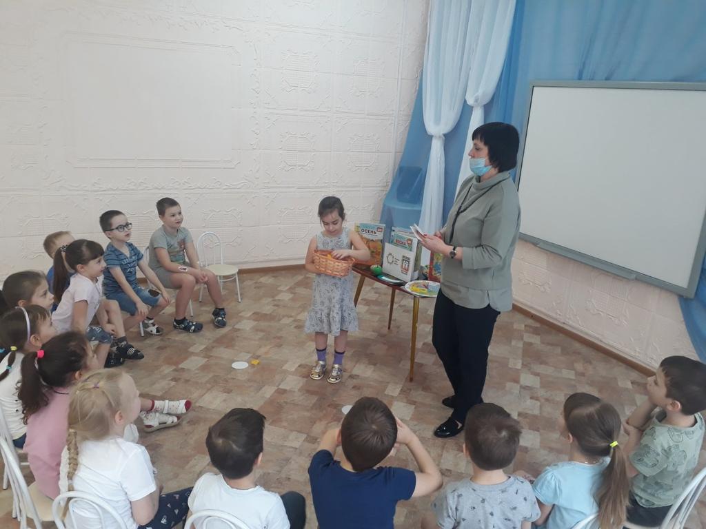 84pingvin's tweet photo. #КультурныйГражданин
«Время читать"📚
 
24 января  на встрече «Открываем календарь»  📆 заведующий Центральной детской библиотеки Тольятти   Елена Алексеевна Краснова познакомила детей подготовительной группы "Любознайки" с разновидностями календаря, его назначением. 🌧️🌞❄️🍂 https://t.co/kC9epYaH1I