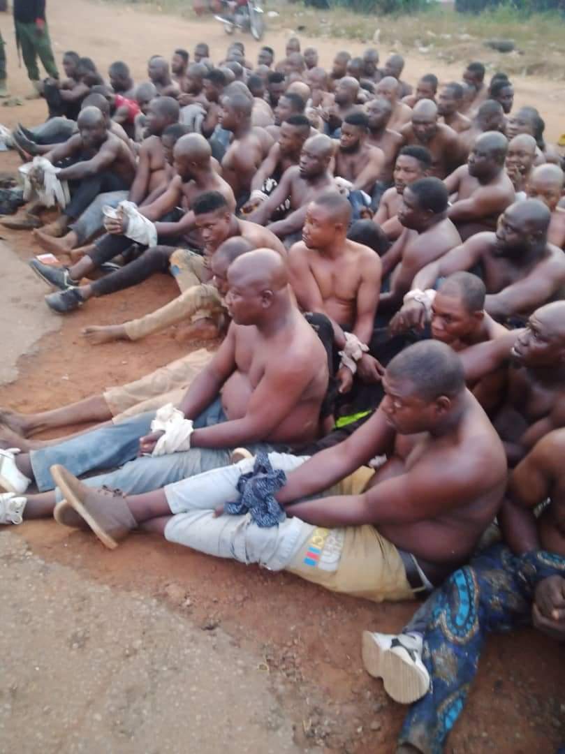SaharaReporters's tweet photo. BREAKING: Nigerian Army Arrests Political Thugs From Ibadan With Guns Heading For Ekiti PDP Primaries | Sahara Reporters https://t.co/6mJSqsmGWi https://t.co/ABK5VJpxfv