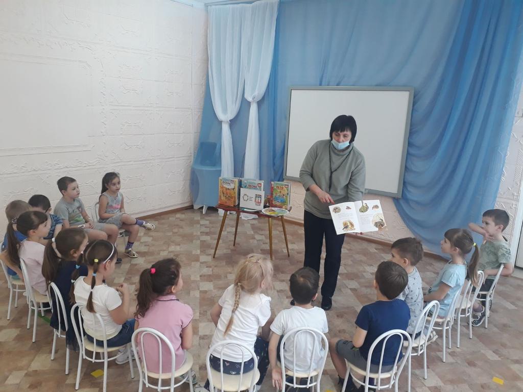 84pingvin's tweet photo. #КультурныйГражданин
«Время читать"📚
 
24 января  на встрече «Открываем календарь»  📆 заведующий Центральной детской библиотеки Тольятти   Елена Алексеевна Краснова познакомила детей подготовительной группы "Любознайки" с разновидностями календаря, его назначением. 🌧️🌞❄️🍂 https://t.co/kC9epYaH1I