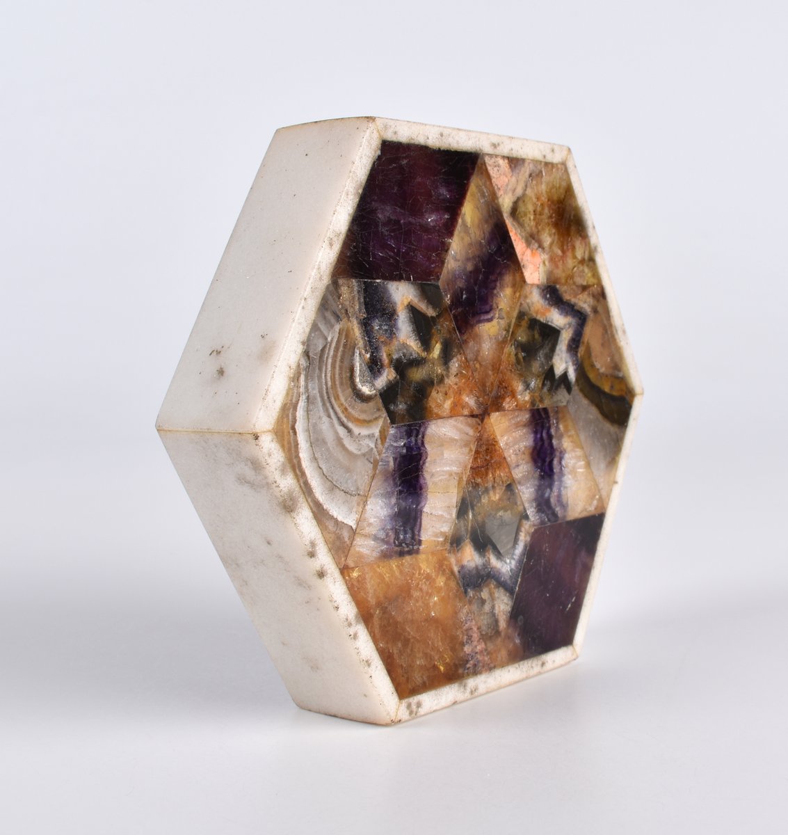 Goethe_Rocks's tweet photo. #MonatdesMarmors
Inv. Nr.: GNG 00803
Hist. Präsentationstitel: 12 Flußspattäfelchen verschiedener Farbe in weißen #Marmor eingelegt, Briefbeschwerer
Ort: #England
Maße: 10,5 x 9,5 x 2 cm
Gewicht: 501,33 g
Sammler: #Goethe
#Fluorit #Sphalerit #Galenit #minerals #Sammlung https://t.co/mqZdXFNZNp