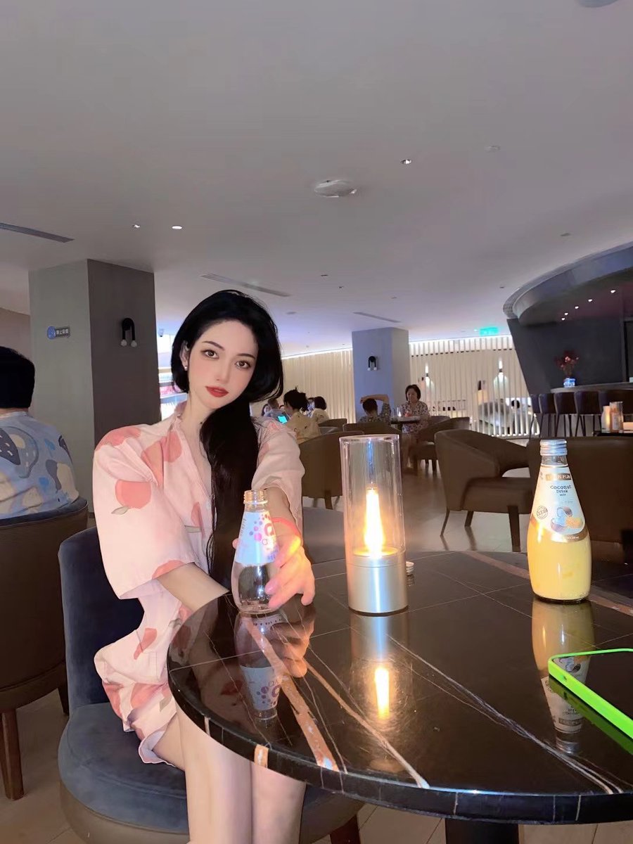 GhbhjbGhbj's tweet photo. 兄弟们，这个小骚逼是真的太骚了，现在北京朝阳一家公司做文员，其实也是公司的鸡八套子，上着班就能各种调戏的小骚逼，出去办公都能车震，对了，刚毕业一年，喜欢各种辱骂，你骂的越狠他就越高兴，直接开骂最好
联系方式就给大家了：17262096744
17262096714 https://t.co/h7jS8ERNmo