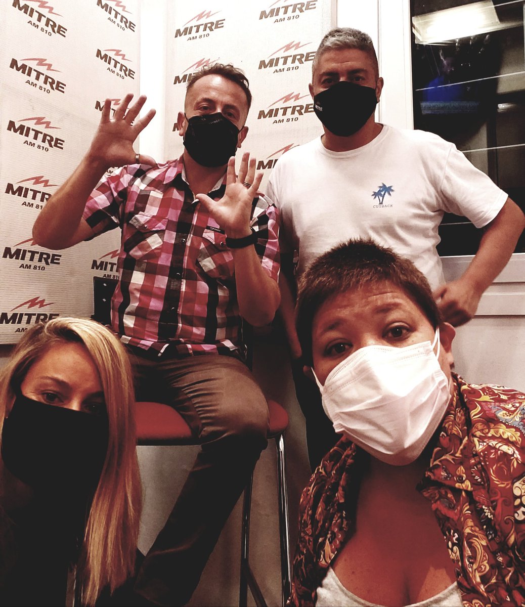 leoguevara80's tweet photo. #AHORA #Aire 📻🎙🎧 #AireDeNoticias madrugando desde las 5 de la mañana en @radiomitrecba adelantamos los principales titulos de la jornada con @lucreciacarbal3 @DanielC45237005 @gatejeda nos quedamos hasta las 6 #Miercoles ⏰ BuenDia!!! https://t.co/LfTQk4dXeg