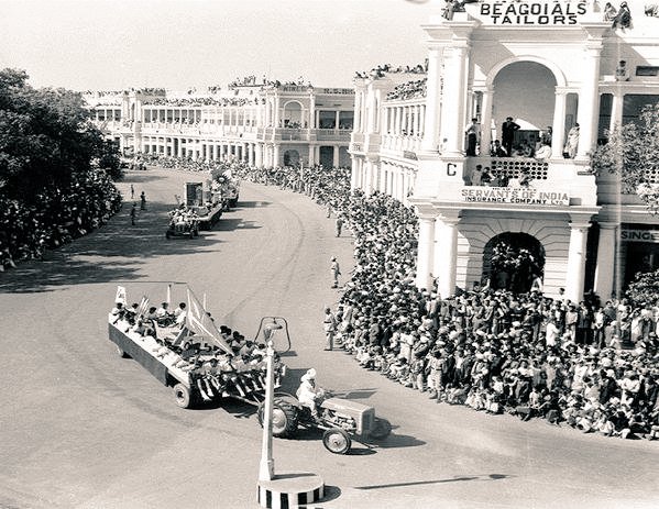 1952 :: #HistoricalMoment

#26thJanuary2022 
#RepublicDay Parade Passing Through Connaught Place, Delhi
#RepublicDayParade #RepublicDayIndia