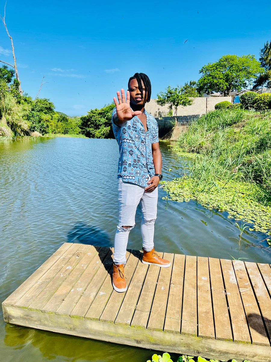 SeasonJozi's tweet photo. The Bhujwa way 🥾💎, is my way https://t.co/F3TDiRUSlR