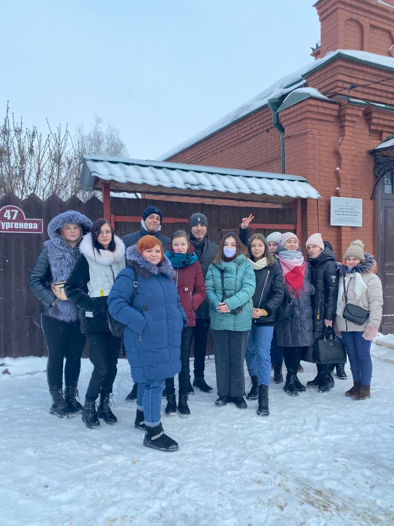 buninefr's tweet photo. #День_российского_студенчества #день_студента В День студента - в музей! 25 января на экскурсии по обновленной экспозиции Дома-музея И.А. Бунина побывали студенты группы ТЗ-18-5 Ефремовского химико-технологического техникума https://t.co/jbrzWjmBnG https://t.co/rj7yalx4OT