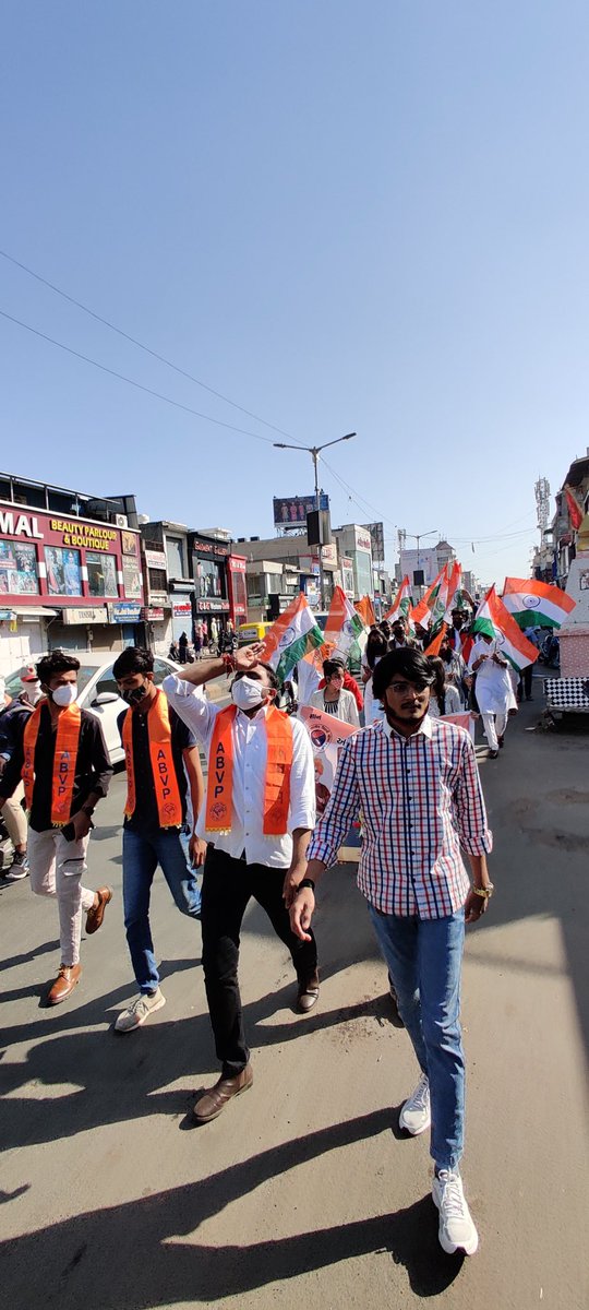 ABVPAhmedabad's tweet photo. અખિલ ભારતીય વિદ્યાર્થી પરિષદ બાપુનગર નગર દ્વારા ૭૩માં ગણતંત્ર દિવસ ની ઉજવણી નિમિત્તે તિરંગા યાત્રા કાઢવામાં આવી જેમાં કર્ણાવતી મહાનગર ના સહમંત્રી દર્શીત ભાઈ ઉપસ્થિત રહ્યા .... #ABVPKarnavati #karnavatimahanagarabvp
#karnavati #abvp#abvptirangayatra https://t.co/jDGBNytxw1