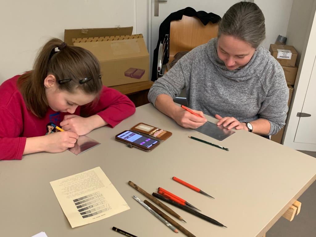 cbkemmen's tweet photo. Op 29 januari geven Manja Kindt en Jan Pieter vd Bos weer een rondleiding+workshop Etsen bij de tentoonstelling #mrpostman. Wil je meedoen aan deze gave workshop geef je dan op via: https://t.co/S6vveEFoQV
Succes verzekerd!
#creatieveworkshop
@Rensenparkemmen
@GemeenteEmmen https://t.co/qECMrWfxl0