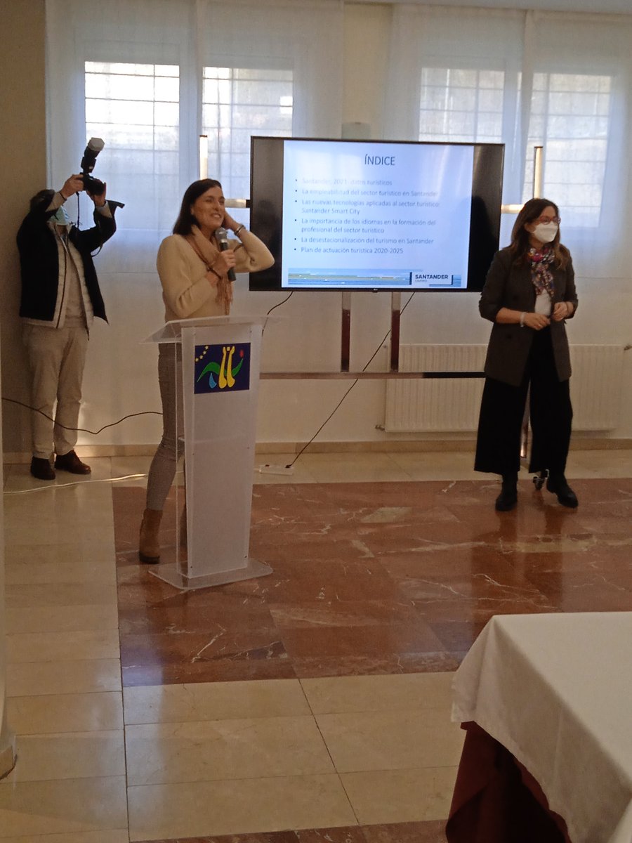 Turno de preguntas para la alcaldesa, <a href="/gemaigual/">Gema Igual Ortiz</a> , por parte de los alumnos
#HotelPeñacastilloEventos